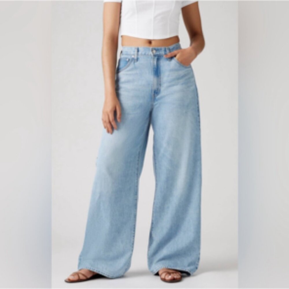 Levi's Light Blue Women's Cinch Baggy Jeans